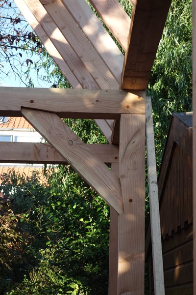 Beeld 3: stijl, balk en korbeel.