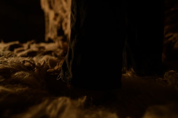 Image 5: the straw floor.