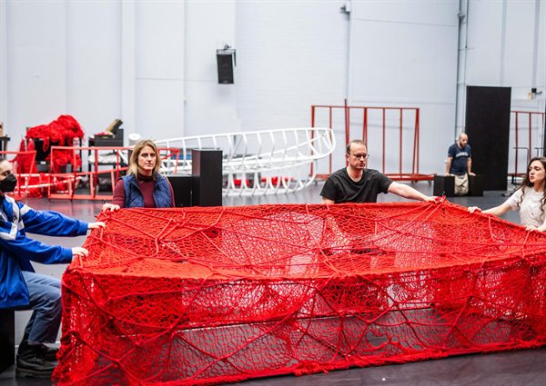 Beeld 2: de rekwisieten in de repetitiezaal.